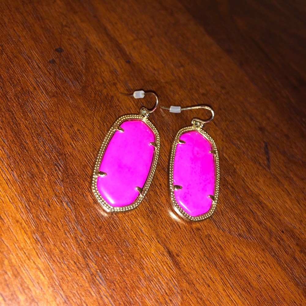 Worn once or twice Kendra Scott pink magenta